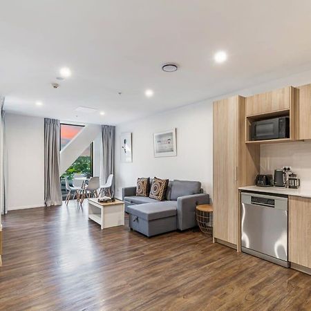 Stunning Ellerslie Apartment + Private Balcony Auckland Kültér fotó