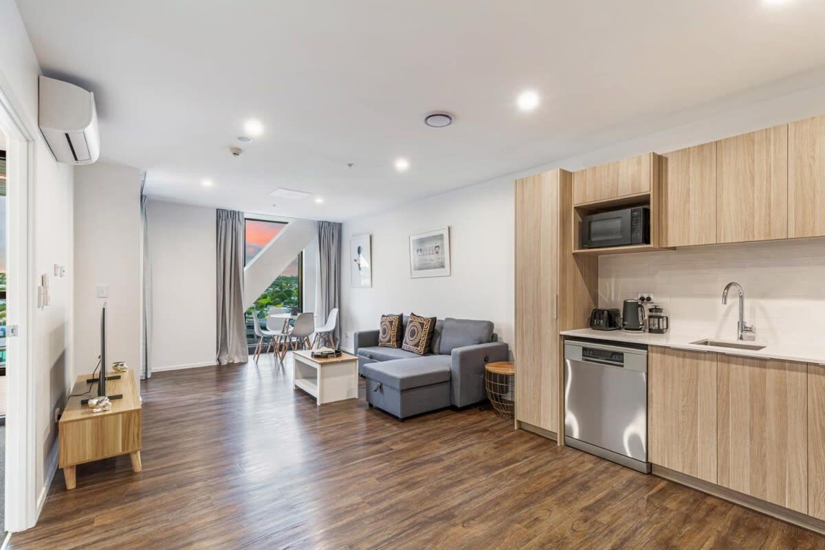 Stunning Ellerslie Apartment + Private Balcony Auckland Kültér fotó