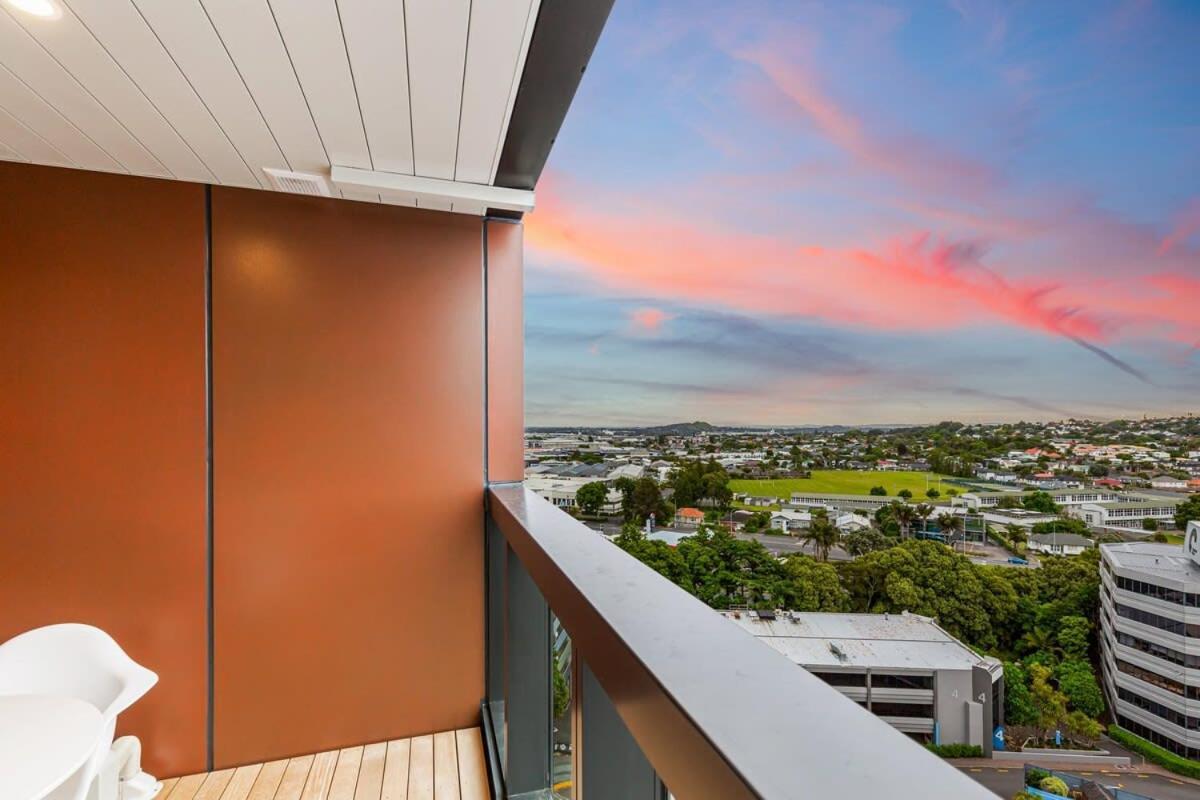 Stunning Ellerslie Apartment + Private Balcony Auckland Kültér fotó