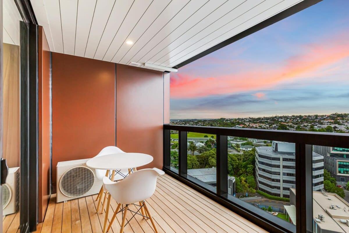 Stunning Ellerslie Apartment + Private Balcony Auckland Kültér fotó