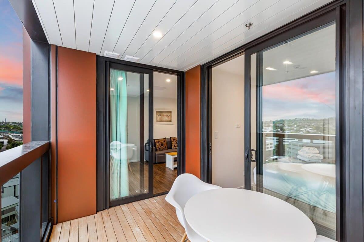 Stunning Ellerslie Apartment + Private Balcony Auckland Kültér fotó