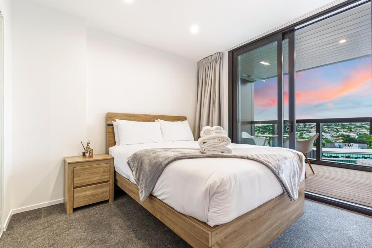 Stunning Ellerslie Apartment + Private Balcony Auckland Kültér fotó