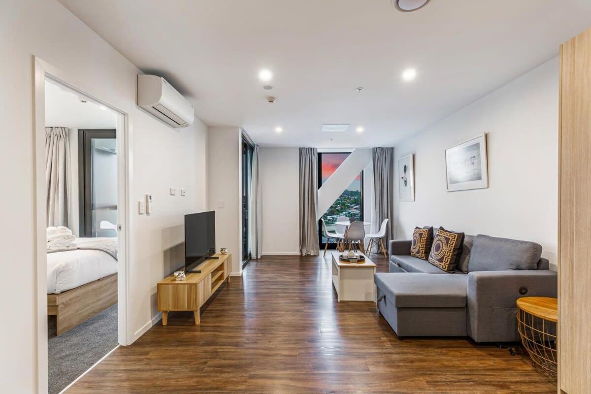 Stunning Ellerslie Apartment + Private Balcony Auckland Kültér fotó